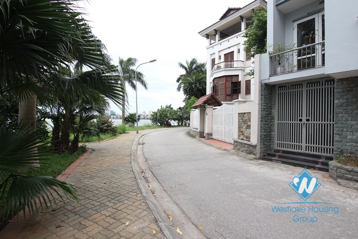 Lakeside house for rent in Tay Ho with amazing lake view 